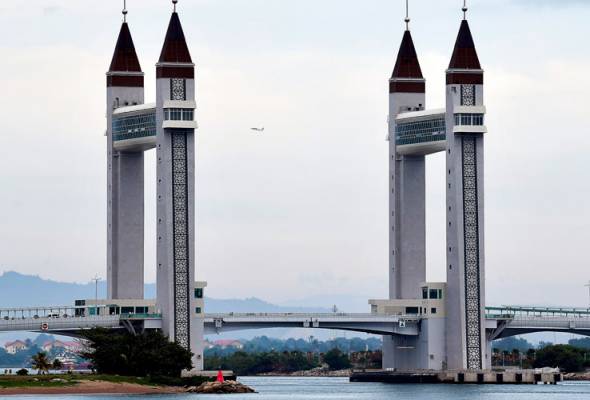 Err... we're also not sure which one is the north tower. Img from Astro Awani