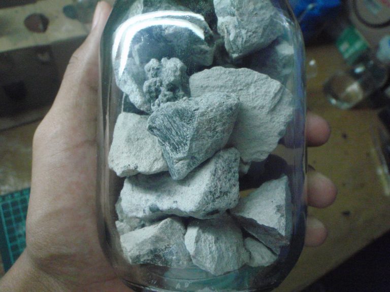 Calcium carbite, aka kampung rocket fuel. Image from KimiaJawi