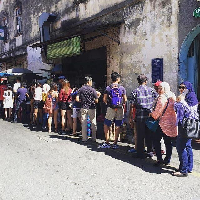 And long queues becos peeps wanna eat good food. Image from The Smart Local. 
