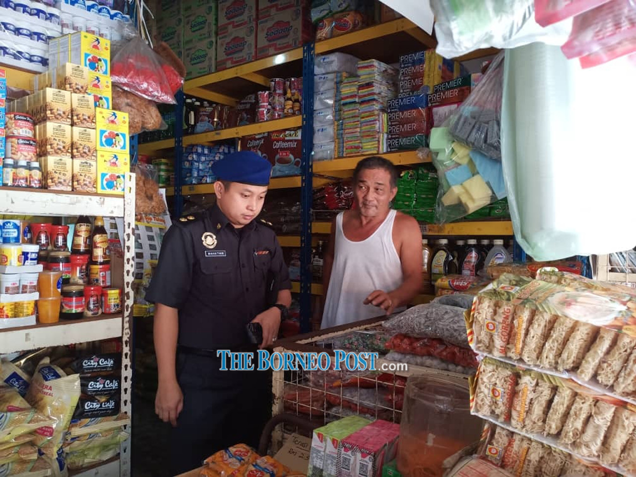 A KPDNHEP officer spot-checking a store in Miri. Image from Borneo Post.