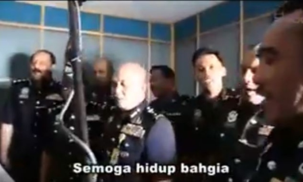 So does this mean no more PDRM karaoke sessions? Image from: Utusan Online