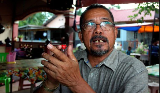 Mohd Razali, the former tour boat operator who sighted the Seri Gumum Dragon. Image from Berita Harian