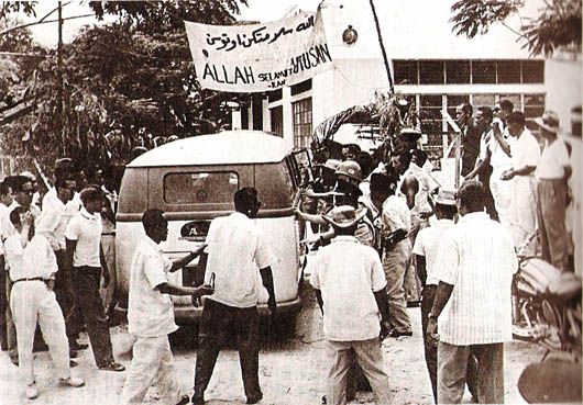 A scene from Utusan's 1961 strike. Img from the Nut Graph.