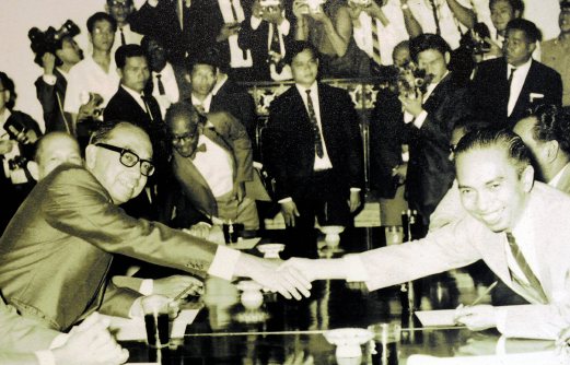 Tun Razak and Adam Malik shaking hands in Bangkok, 1966. Img from BHOnline.