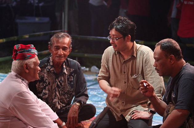 Eddin during his time with Dalang Wayang Kulit Kelantan. Image from Astro Awani