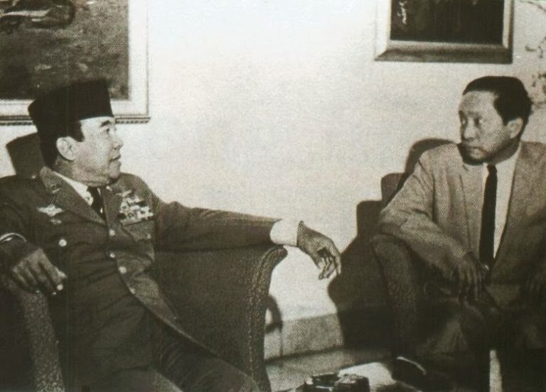 President Soekarno with the leader of PKI, DN Aidit. Img from Republik Merah.