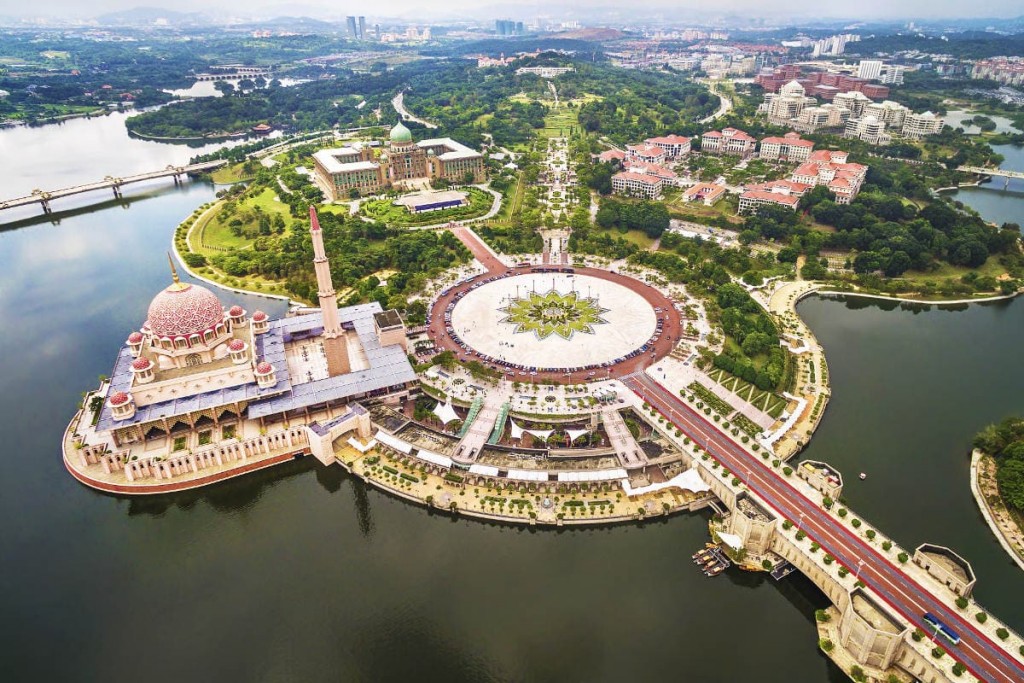 Dr. M relocated our nation's seat of government from KL to Putrajaya in 1999. Image from: Civitatis