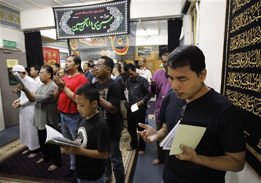 Malaysian Shiite praying in an outskirt mosque in KL. Img from Ahlulbayt Blog
