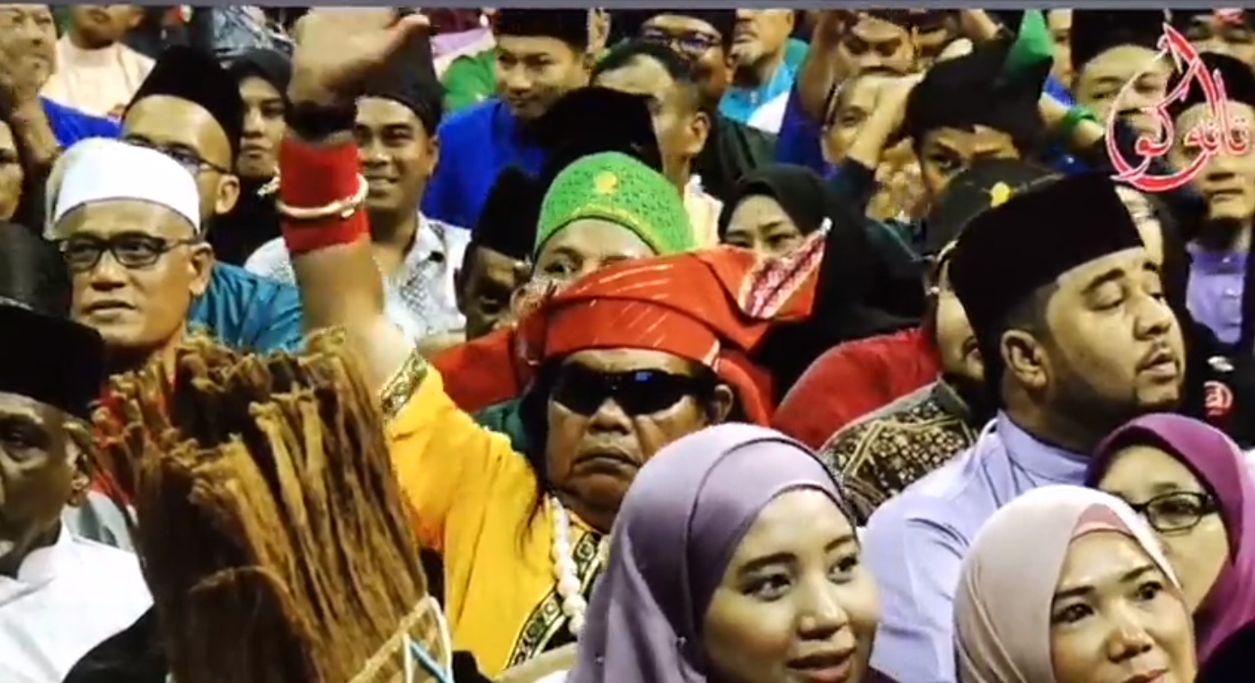 Rani Kulup raising his hand. Screenshot from Kongres Maruah Melayu's Facebook