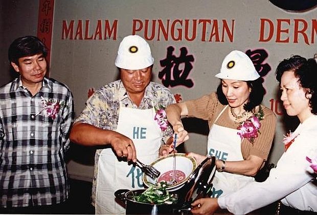 Tun Dr Ling and his wife cooking a pot of fish ball soup worth RM180k (of donations). Image from The Star
