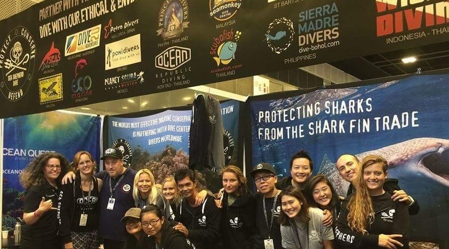 Anuar (middle) with some of the Sea Shepherd volunteers. Image via OceanQuest Global