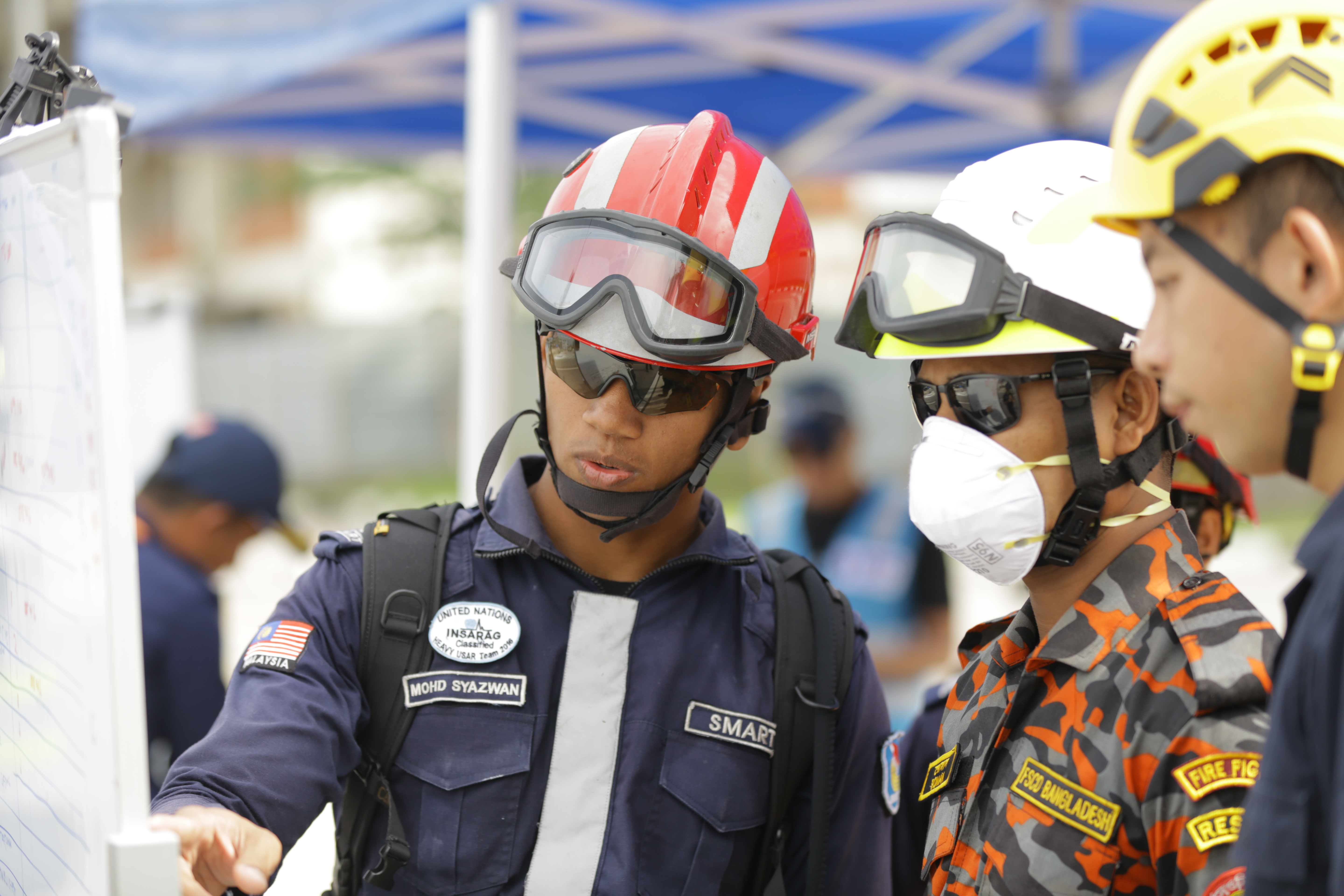 One of the officers from Malaysia's SMART team with other teams from other countries. Img from Singapore's Civil Defence Force