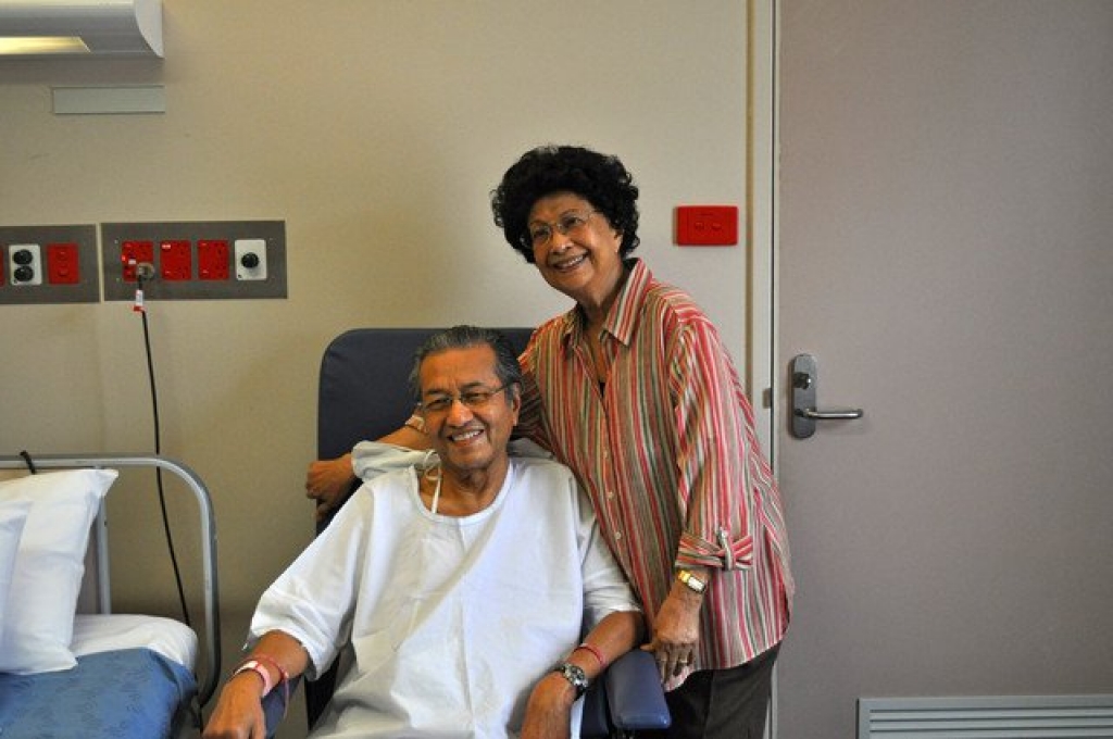 Tun Mahathir and his wife, Tun Hasmah. Img from smasanews.com