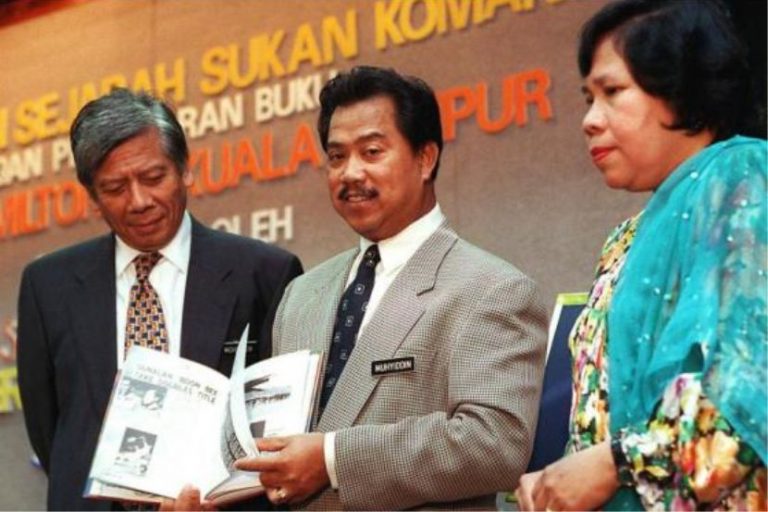 Muhyiddin back when he was a belia the Youth and Sports Minister. Img from mStar