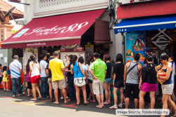 4 Malaysian makan places where queuing up is part of the experience