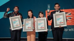 4 Malaysian UK alumni, Professor Dr Abhi Veerakumarasivam, Wendy Teo Boon Ting, Sr Vicky How Peck Ying, and Dr. Murallitharan Munisamy posing with their awards
