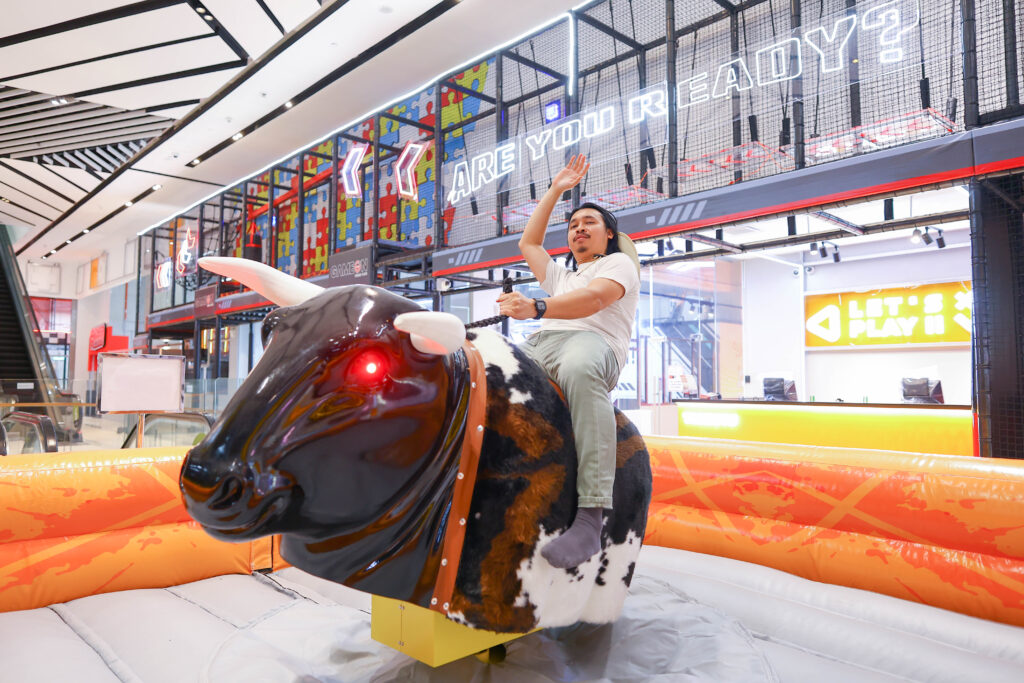 Bull ride at GameOn