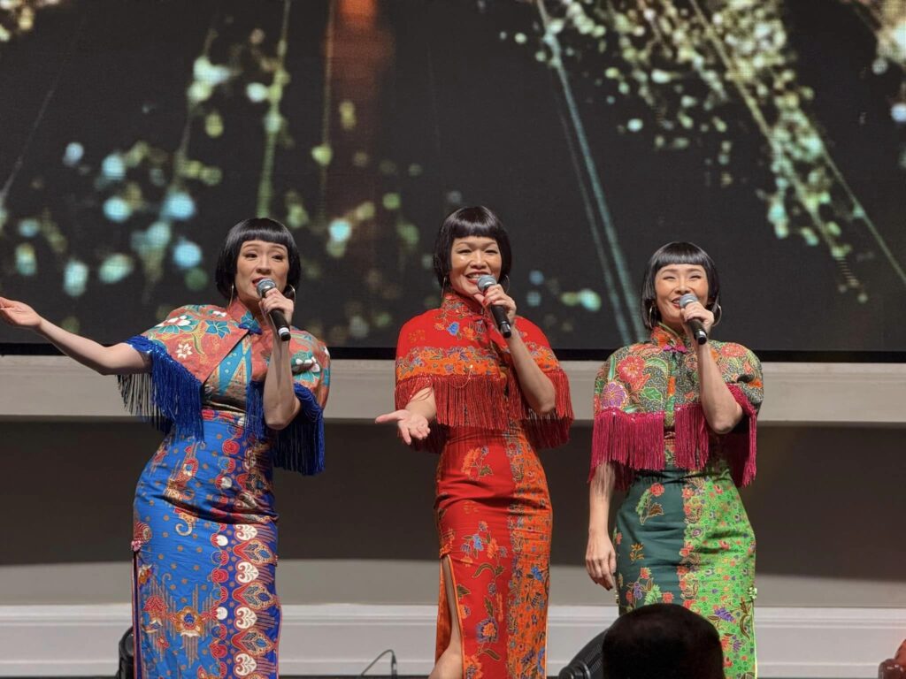 The Shang Sisters performing