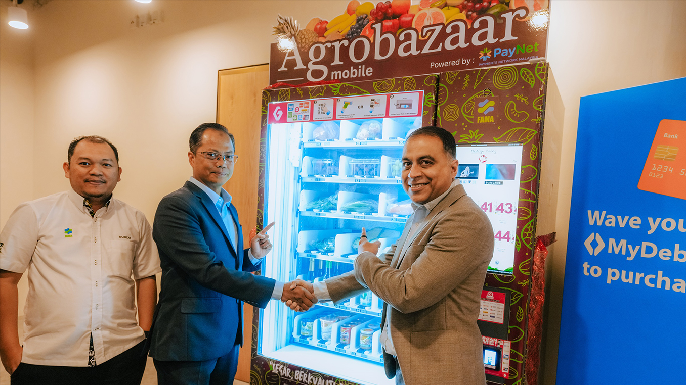 Paynet and FAMA launch Malaysia's first ever fresh grocery vending machine!