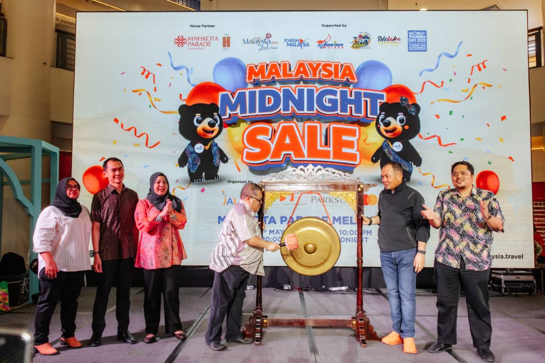 midnight sale carnival